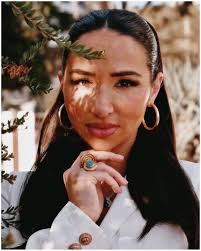 Elizabeth Hook (@elizabeth.hook.film) • Instagram photos and videos