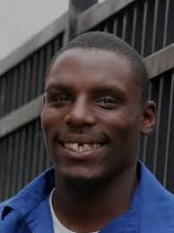Singing pretzel guy stuns at Monmouth Mall