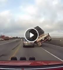Video Gif It S Too Dangerous On The Road Epic Fail Photos Funny Accidents Scary Images