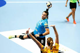 Cristina neagu a prezentat, miercuri seara, în premieră, filmul realizat pe întreaga perioadă a recuperării după accidentarea suferită anul trecut la campionatul european de handbal. Cristina Neagu Ambasador Al Campaniei De News Ro