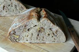 Un pane aromatico e fragrante dalla crosta spessa. Pane Alle Noci La Ricetta Con Poco Lievito Di Birra Ilaria Zizza