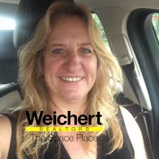 Carol Jaworski's Instagram, Twitter & Facebook