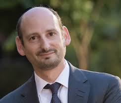 Beth Jacob to host comedian Daniel Steinberg