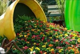 How To Make A Spilled Flower Pot Garden Idea Flower Pot Garden Flower Pots Outdoor Planting Flowers