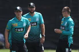 Brisbane heat looked set for a second win in succession against hobart hurricanes but they lost out in the most dramatic fashion possible as they were beaten by just a single run in a pulsating clash. Big Bash League Daniel Vettori Quits From Brisbane Heat Coach S Position Cricket News India Tv