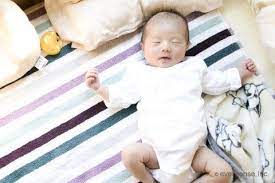 手足バタバタなど 赤ちゃんの不思議な行動の意味を医師に聞いた 育児 赤ちゃん 子育て 子ども ママ 新米ママ 子育てあるある 赤ちゃん 女の子の赤ちゃん 新生児微笑