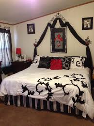 Black and white interiors are timeless, dramatic and bring a space together. Pin By Julie Hirtzel On Black And White Rooms Bedroom Red Black White Bedrooms Bedroom Colors