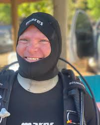 DAM Duiker… it's like a diver but a subset of the species, a genetic  anomaly that likes to dive in lakes, normally calm but dangerous when  provoked or removed from water before