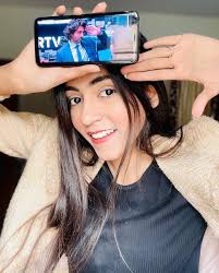 Isha Ansari 🖤 (@idkgoogleit00)