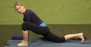 Dragon Pose Yin Yoga Variation Of Lizard Lunge And Half Hamanunasana My Second Face Way Of Working Into Splits Yoga Videos Yin Yoga Ashtanga Vinyasa Yoga