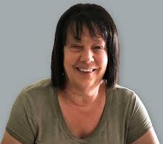 Laurel Houle's Instagram, Twitter & Facebook