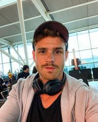 Amanda Cadogan's Instagram, Twitter & Facebook