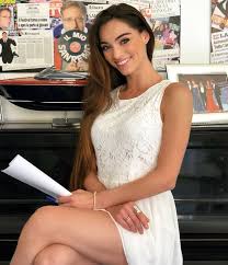 Approdata con successo ad amici prima da concorrente nel 2012, e poi come grande fratello vip 2018, il comunicato per i maschietti della casa: Lorella Boccia La Ballerina Di Amici Fra Progetti In Tv E Le Nozze Periodo Fantastico Giornale Di Sicilia