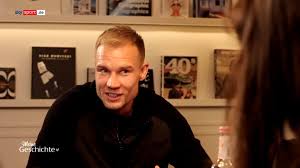 Mitten in einer der schwersten phasen seiner karriere. Sky Sport News Meine Geschichte Das Leben Von Holger Badstuber Facebook