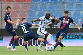 Последние твиты от serie b tv (@serie_b_tv). 90plus Inter Muht Sich Zum Sieg Und Befordert Crotone In Die Serie B 90plus