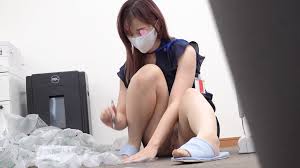 OLオフィス内でパンチラ】男ウケ間違いなしのセクシーモテボディの派遣社員さん。花柄パンティーパンチラ。Vol.10｜PALPIS（パルピス）