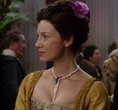 Claire S Necklace Governor S Ball Outlander Starz Season 3 Voyager Episode 312 The Bakra December 3rd 2017 Outlander Starz Outlander Gov Ball