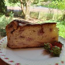 Auf einem kuchenrost stehen lassen. Veganer Erdbeer Ruhrteig Kuchen Vegan Und Munter