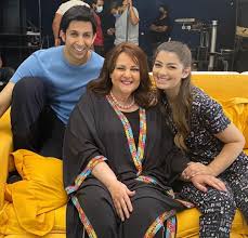 مشاهدة وتحميل الحلقة 13 من مسلسل الكوميديا المصري في بيتنا روبوت الحلقة 13 الثالثة عشر كاملة يوتيوب بطولة شيماء سيف و عمرو وهبة بجودة عالية hd 1080p. Ù‚ØµØ© Ù…Ø³Ù„Ø³Ù„ ÙÙŠ Ø¨ÙŠØªÙ†Ø§ Ø±ÙˆØ¨ÙˆØª 2021 Ø§Ø¨Ø·Ø§Ù„Ù‡ ÙˆØ¹Ø¯Ø¯ Ø§Ù„Ø­Ù„Ù‚Ø§Øª Ø¯Ù†ÙŠØ§ Ø§Ù„Ù…Ø´Ø§Ù‡ÙŠØ±