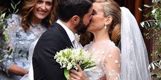 Νέο μέλος στην οικογένεια της μαριάννας γουλανδρή και του φίλιππου λαιμού. Nees Fwtografies Apo Ton Gamo Goylandrh Laimoy Oi Mpomponieres H Toyrta To Parti Zwh Iefimerida Gr