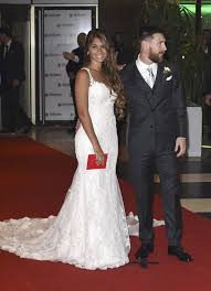 Thiago was born on 2 november, 2012 and mateo was born on 11 september, 2015. Lionel Messi And Antonella Roccuzzo Wedding Popsugar Latina