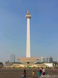 Kompas.com/ rindi nuris velarosdela trotoar di kompleks monumen nasional (monas). Terima Kasih Pak Ahok Pkl Tertata Rapi Monas Makin Cantik