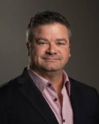 Pat Curry's Instagram, Twitter & Facebook