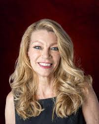 Sally Hays's Instagram, Twitter & Facebook