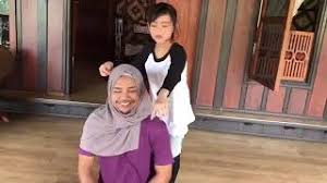This paper is based on a research about the experiences of singlehood amongst malay muslim women in malaysia. Video Respect Kau Akak Walau Bercerai Kau Menang Kumpul Netizen Setuju Dengan Pandangan Adik Rozita Ibrahim My Info Maya