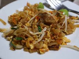 Sekarang kita akan sambung catatan perjalanan bangkok di sini.selepas check ini di bilik 1812, kami bersiap siap untuk keluar makan malam. Hari 1 Makan Malam Dengan Pulut Mangga Paling Sedap Azie Kitchen