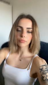 Would u kiss both of my lips good?