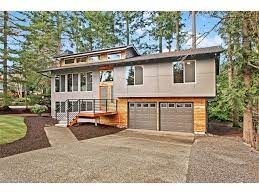 First and second levels have different exteriors to provide more dimension. 16 Split Level Mid Century Modern Ideas House Exterior Split Level Exterior Split Level