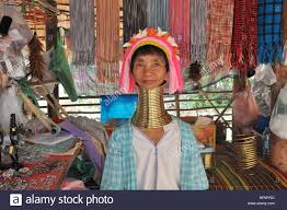 This created a lot of quarreling between the different cities and villages in the area, because only the city housing the myanmar kayan Padaung Langhals Frau Vor Ihrem Souvenir Stand In Karen Dorf Chiang Mai Thailand Stockfotografie Alamy