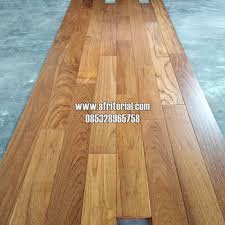 Lantai kayu sonokeling ini sangat layak anda pertimbangkan untuk diterapkan sebagai penutup lantai karena warna yang khas dan cukup berbeda dari jenis kayu lain. Parquet Flooring Lantai Kayu Jati Jepara Harga Murah Berbagai Motif