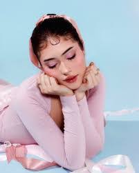 Eliza Ashley's Instagram, Twitter & Facebook