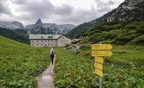 Das kärlingerhaus am funtensee ist eine alpenvereinshütte der kategorie i und gehört zur sektion berchtesgaden. Vom Konigssee Durch Die Saugasse Zum Funtensee