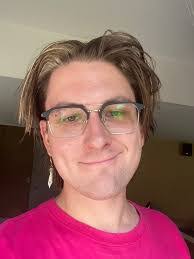 Hilary Hagen's Instagram, Twitter & Facebook