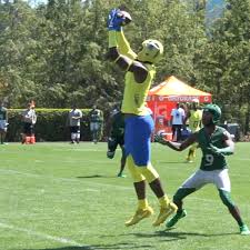 Pitts, who caught a whopping 12 touchdowns on just 43 receptions last season for the gators. 4 Star Florida Commit Kyle Pitts Is A Huge Tight End In Traffic Sbnation Com