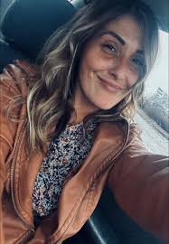 People are often confused about these two snakes so I'll share a link for  anyone interested in learning the differences. No one should ever confuse  either one with a copperhead but if