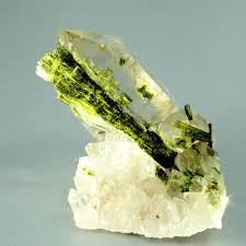 Healing crystals that function at higher vibration could also be used to work on heart. One Epidote Puffy Heart Green Epidote Stone Heart Chakra No 68 Healing Crystals Epidote Quartz Home Decor Home Living Delage Com Br