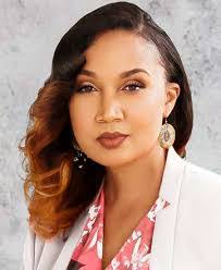 Lynette Oden's Instagram, Twitter & Facebook