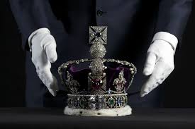 Queen elizabeth ii wears the imperial state crown while speaking before parliament. Crown Jewels Redisplayed Ahead Of The Queen S Diamond Jubilee Londonist