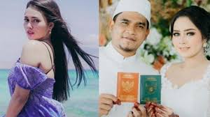 Aku mulai sadar bahwa ada uban yang tumbuh di kepala. Bukan Kaleng Kaleng 11 Pengacara Disewa Maell Lee Untuk Bercerai Dengan Intan Saya Heran Tribun Batam