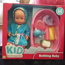It also comes with kitchen and bath accessories. Kid Connection Bathing Baby Doll Play Set 12 Pieces Included Walmart Com Walmart Com