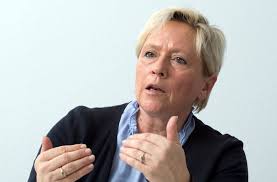 Susanne eisenmann (born 28 november 1964) is a german politician of the christian democratic union (cdu) who has been serving as state minister for culture. Aufruhr Um Englisch Abi Susanne Eisenmann Kein Grund Zur Sorge Baden Wurttemberg Stuttgarter Nachrichten