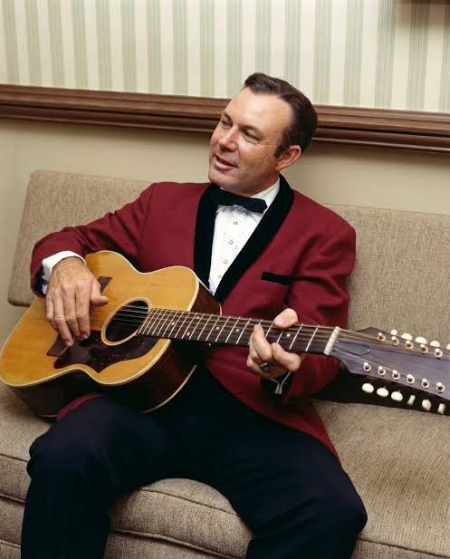 Jim Reeves passed away 62 years ago today. 🧡 This legendary hitmaker left us way too soon, passing away in a tragic plane crash at only 40 years young. We still love