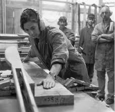 Das haus der eigenarbeit existiert nun schon seit über 30 jahren. 30 Jahre Eigenarbeit Die Geschichte Der Offenen Werkstatten Hans Sauer Stiftung