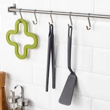 1.1 kualiti dan kuantiti makanan/minuman 1.2 stor penyimpanan bahan mentah tersusun, kemas dan 1 terurus dengan baik 1.3 cecair pencuci tangan disediakan pada semua sinki 1.4 menggunakan penyepit/sudu untuk mengambil makanan yang telah siap untuk dimakan 2 amalan kebersihan kantin. Fullandad Penyepit Untuk Memasak Kelabu Ikea