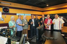 Bandar utama damansara'nın gelişimi 1990'ların başında see hoy chan holdings sdn adlı şirket altında başladı. Media Prima No Twitter Our Group Chairman Datuk Syed Hussian Aljunid Hosted A Corporate Visit From Vice Chancellor Of Universiti Malaysia Sarawak Unimas Datuk Mohamad Kadim Suaidi At Sri Pentas Bandar Utama