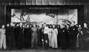 In 1942 kwam max ehrlich in westerbork aan, en hij nam het initiatief om, met toestemming en in opdracht van de kampcommandant gemmeker, de gruppe. Gruppe Buhne Lager Westerbork Cabaret By Jewish Prisoners Westerbork Nl 1943 Germanww2photos
